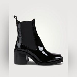 GANNI
Patent Leather Ankle Boots